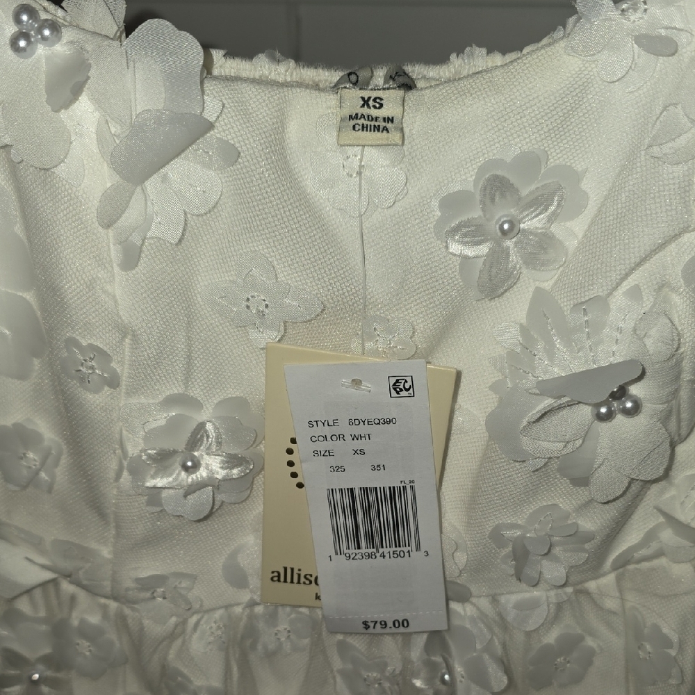 Elegant 3D White Floral With Pearls Mini Dress - Picture 7 of 9